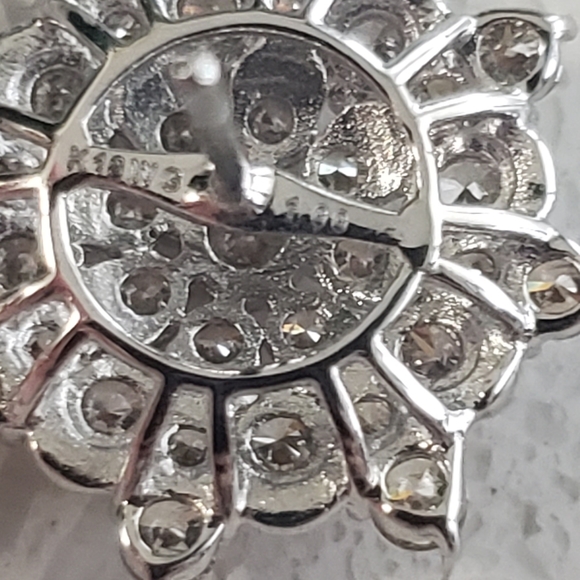 Fabulous 2 carats diamond 💎 earrings in 18k white gold - Picture 5 of 5